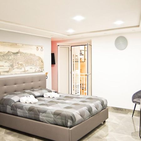 Suite Napoli Sotterranea Con Jacuzzi ภายนอก รูปภาพ