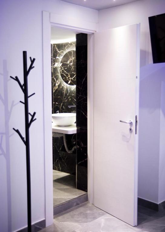 Suite Napoli Sotterranea Con Jacuzzi ภายนอก รูปภาพ