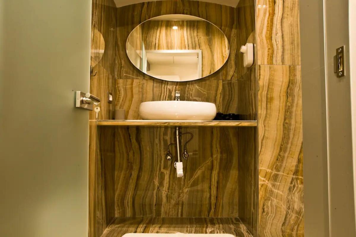 Suite Napoli Sotterranea Con Jacuzzi ภายนอก รูปภาพ