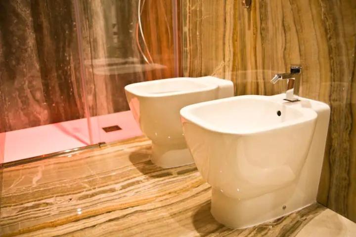 Suite Napoli Sotterranea Con Jacuzzi ภายนอก รูปภาพ